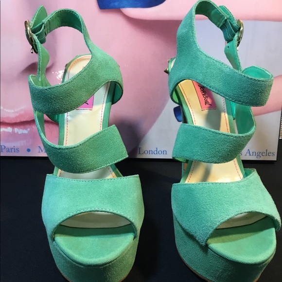Betsey Johnson “ENDALL” Mint Green Platform Heels - Picture 3 of 8